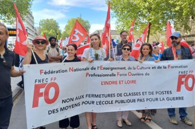 Jeudi 1er mai, le snudi fo dans la rue pour clamer : « PAS D’ARGENT POUR LA GUERRE, DE l’ARGENT POUR L’ECOLE ET LES SERVICES PUBLICS » !